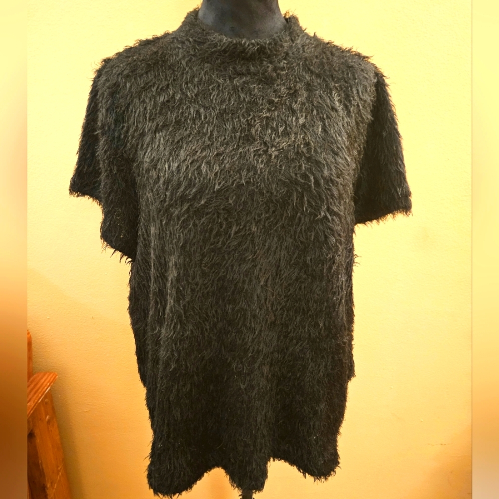 Derek Heart Plus Fuzzy Black Top